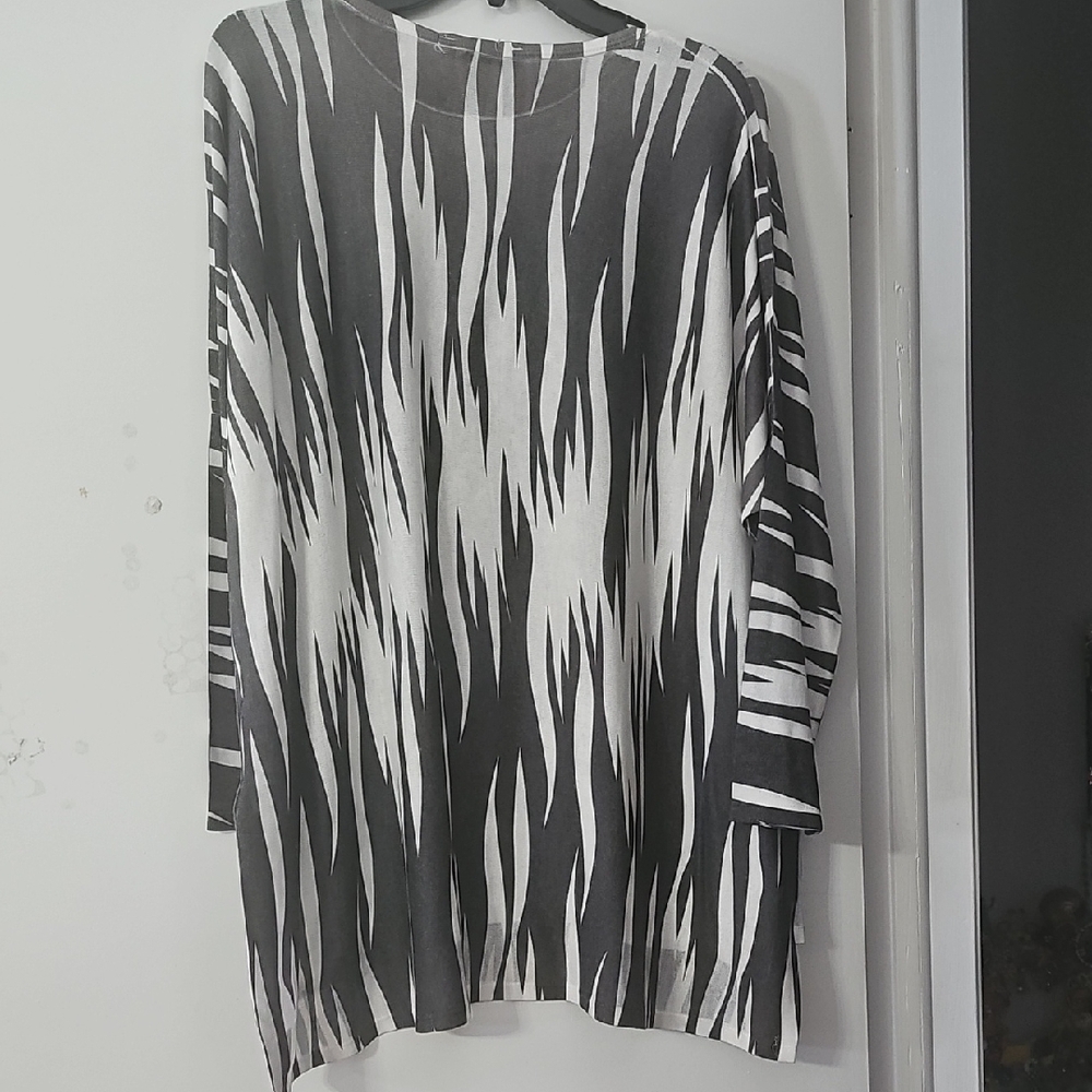Women's Black and White Zebra Print Top - Picture 5 of 5
